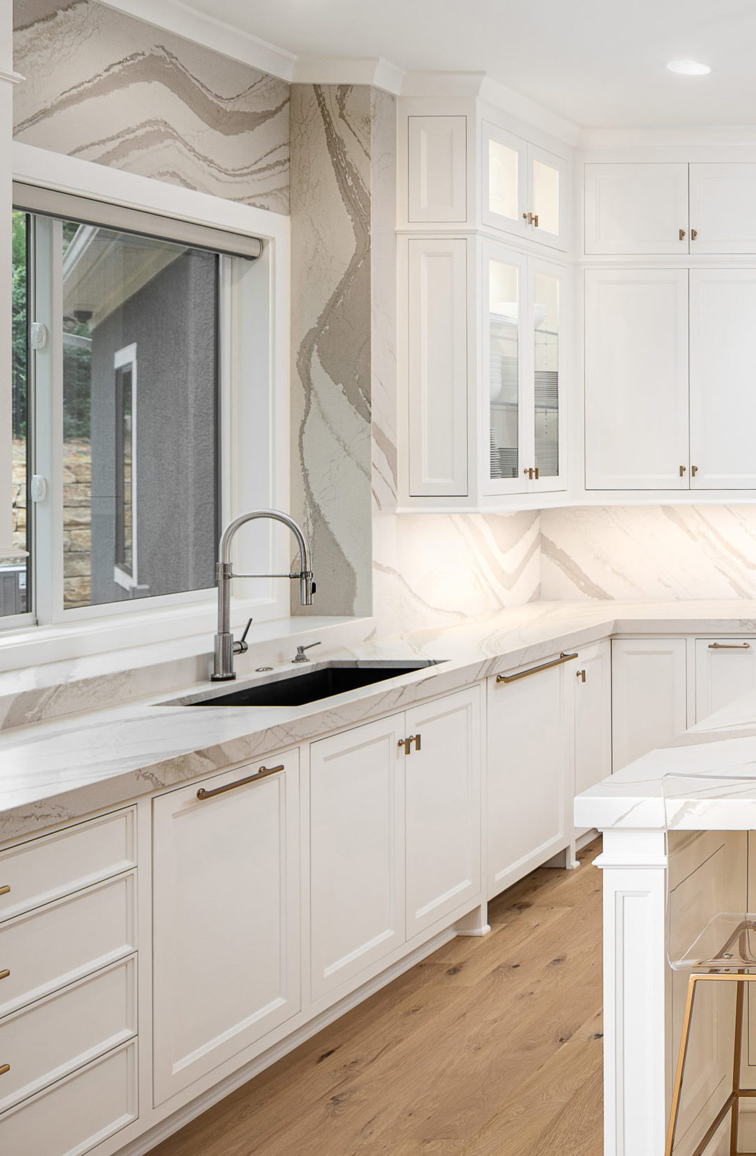 full height back splash with kansas city countertops