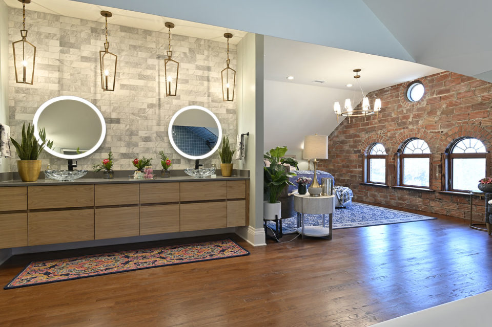 Bargain mansions master bathroom