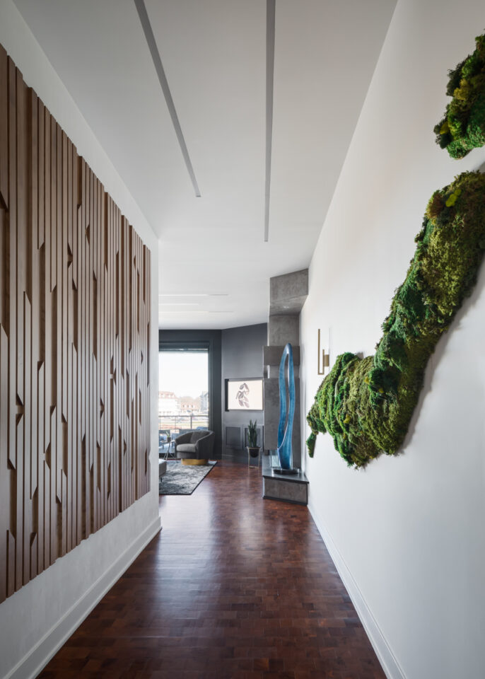 Entry way with wooden decor done by Rocktops